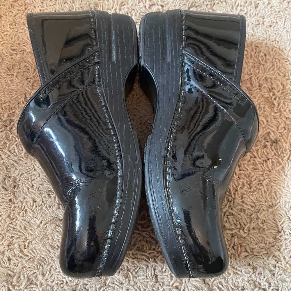 Dansko Pro 40 Black Glossy Leather Clogs Professional Shoes Nursing Slip On EUC - Picture 5 of 11